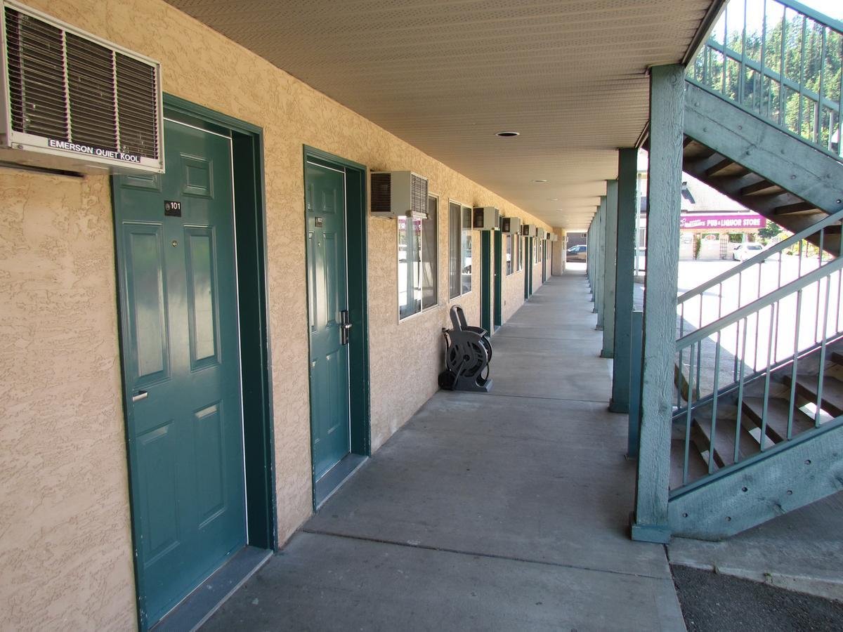 Hotel Super 8 By Wyndham Sicamous Exterior foto
