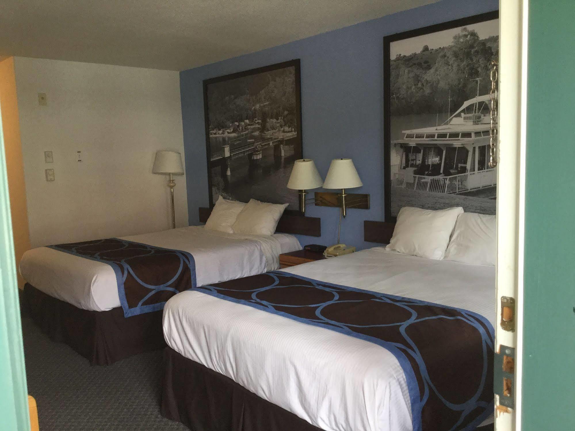 Hotel Super 8 By Wyndham Sicamous Exterior foto