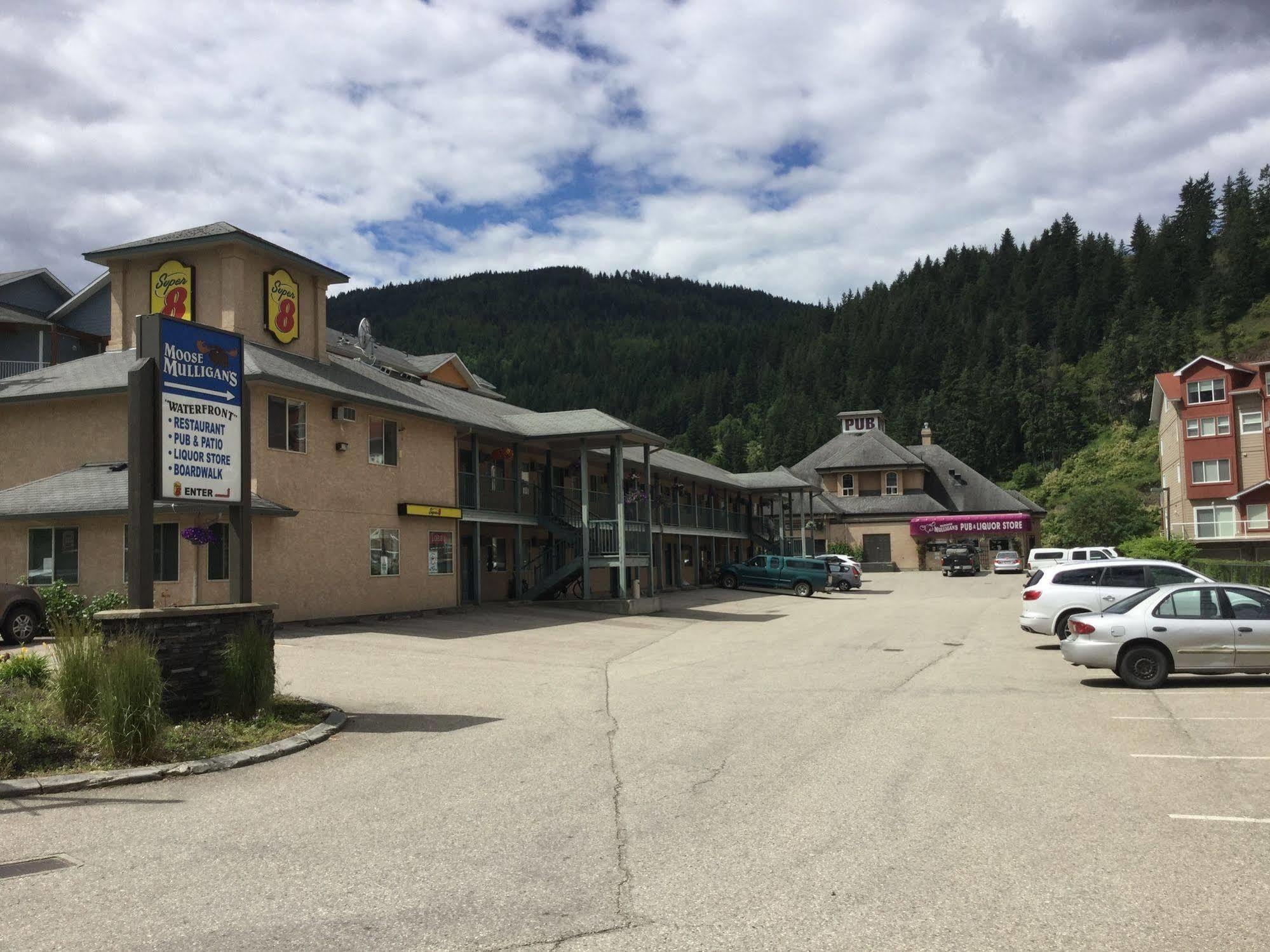 Hotel Super 8 By Wyndham Sicamous Exterior foto