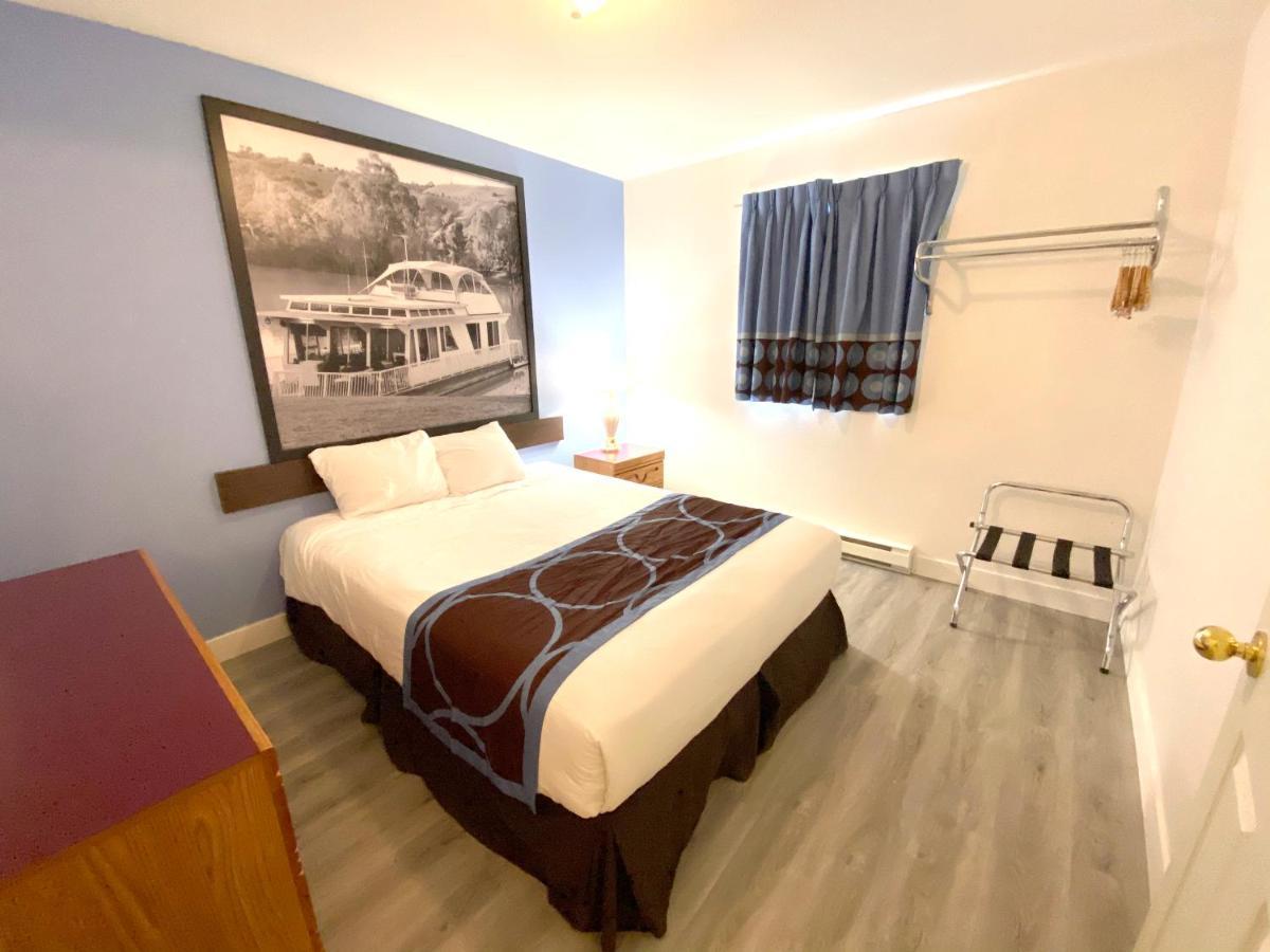 Hotel Super 8 By Wyndham Sicamous Exterior foto